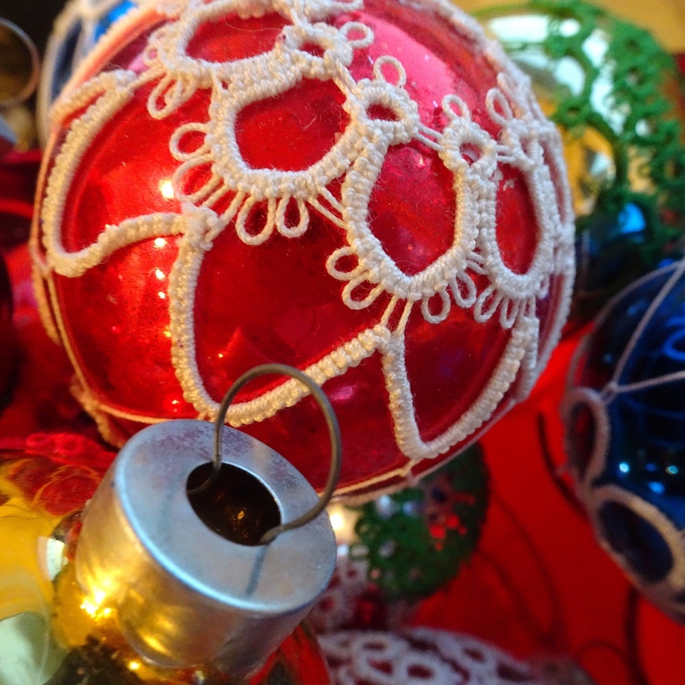 Vintage Tatted Lace Glass Christmas Ornaments Red Blue Silver Gold - Set of 16 - Picture 4 of 6